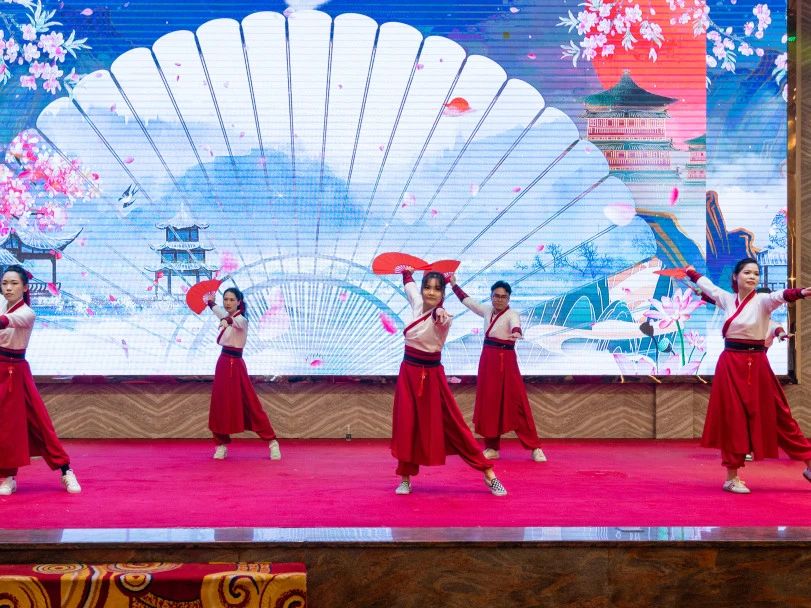 拓路前行·領跑未來 | 集團2023年度總結會暨2024迎新晚會圓滿結束!(圖27) 拓路前行·領跑未來 | 集團2023年度總結會暨2024迎新晚會圓滿結束!(圖27)