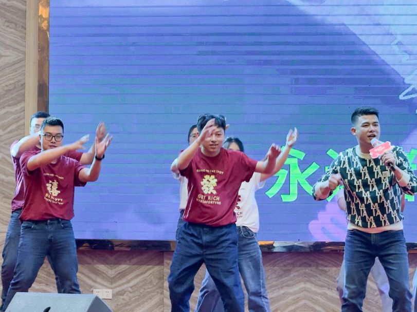 拓路前行·領跑未來 | 集團2023年度總結會暨2024迎新晚會圓滿結束!(圖30) 拓路前行·領跑未來 | 集團2023年度總結會暨2024迎新晚會圓滿結束!(圖30)