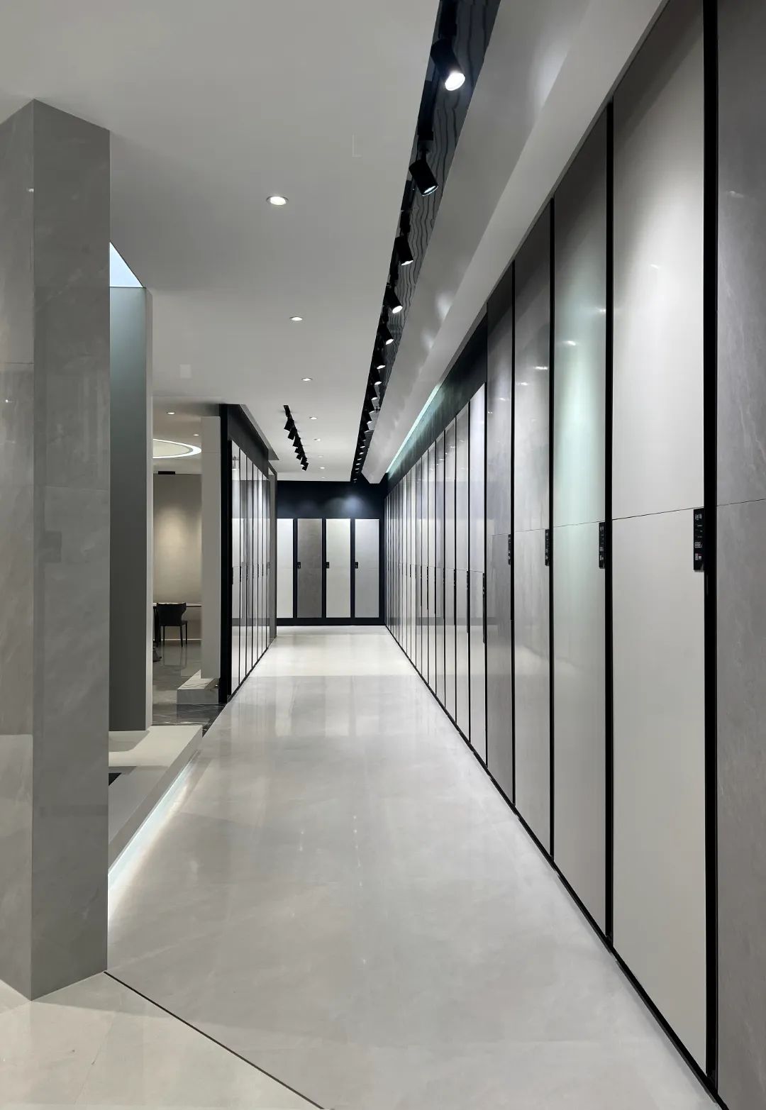 終端風采 | 強輝東陽旗艦店,現代時尚,以素色致敬生活(圖8) 終端風采 | 強輝東陽旗艦店,現代時尚,以素色致敬生活(圖8)