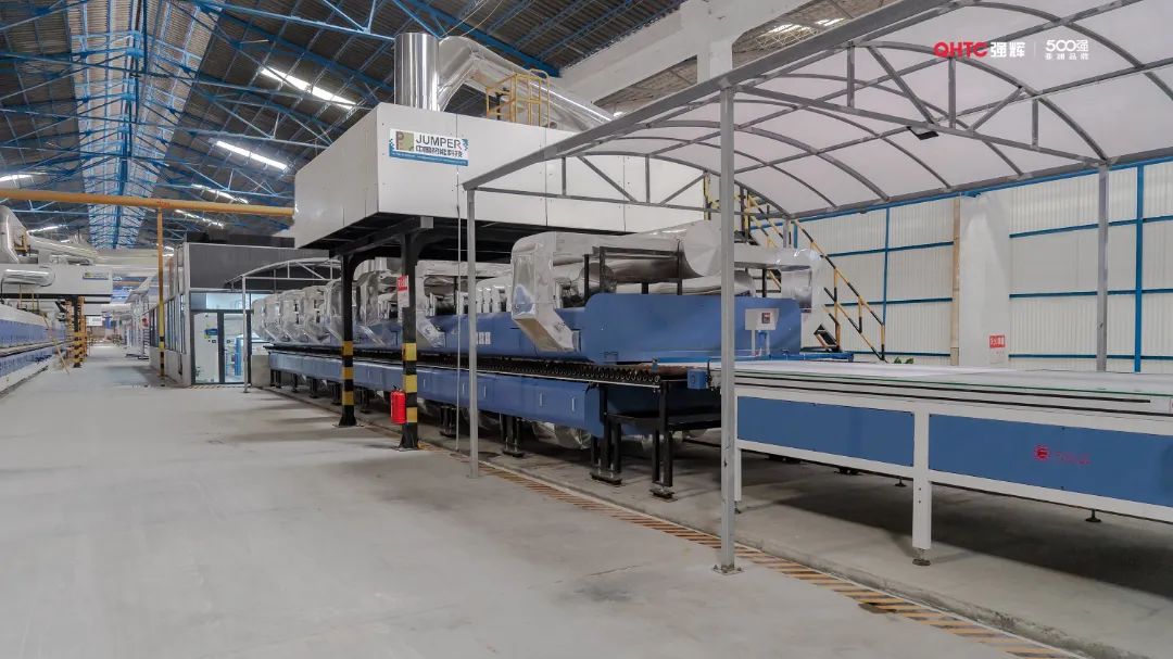 榮譽(yù)時(shí)刻 | 強(qiáng)輝精工瓷磚上榜“有家就有佛山造”產(chǎn)業(yè)IP品牌企業(yè)(圖8) 榮譽(yù)時(shí)刻 | 強(qiáng)輝精工瓷磚上榜“有家就有佛山造”產(chǎn)業(yè)IP品牌企業(yè)(圖8)