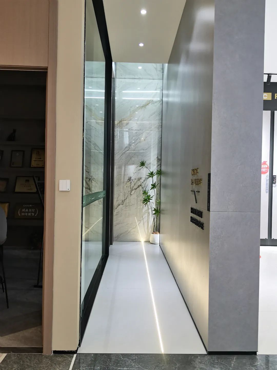 終端風采 | 強輝淮南旗艦店,中性格調(diào),以藝術裝點設計(圖7) 終端風采 | 強輝淮南旗艦店,中性格調(diào),以藝術裝點設計(圖7)