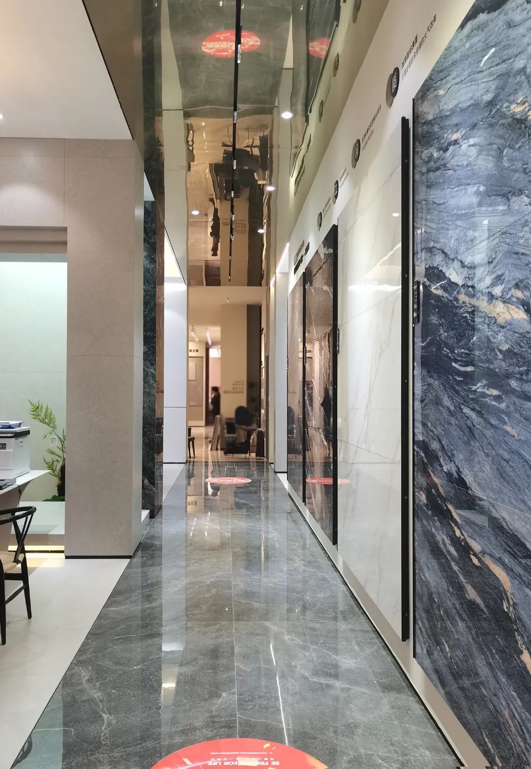 終端風采 | 強輝淮南旗艦店,中性格調(diào),以藝術裝點設計(圖8) 終端風采 | 強輝淮南旗艦店,中性格調(diào),以藝術裝點設計(圖8)