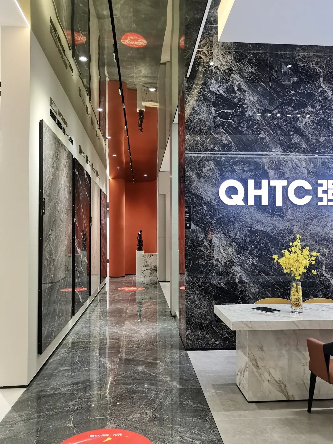 終端風采 | 強輝淮南旗艦店,中性格調(diào),以藝術裝點設計(圖9) 終端風采 | 強輝淮南旗艦店,中性格調(diào),以藝術裝點設計(圖9)