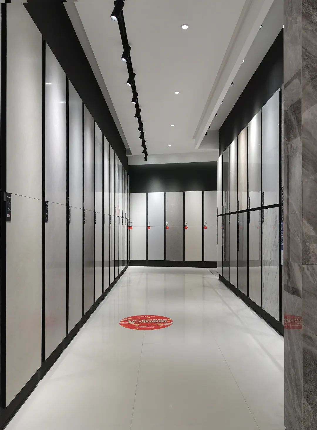 終端風采 | 強輝淮南旗艦店,中性格調(diào),以藝術裝點設計(圖10) 終端風采 | 強輝淮南旗艦店,中性格調(diào),以藝術裝點設計(圖10)