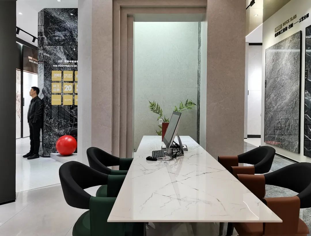 終端風采 | 強輝淮南旗艦店,中性格調(diào),以藝術裝點設計(圖14) 終端風采 | 強輝淮南旗艦店,中性格調(diào),以藝術裝點設計(圖14)