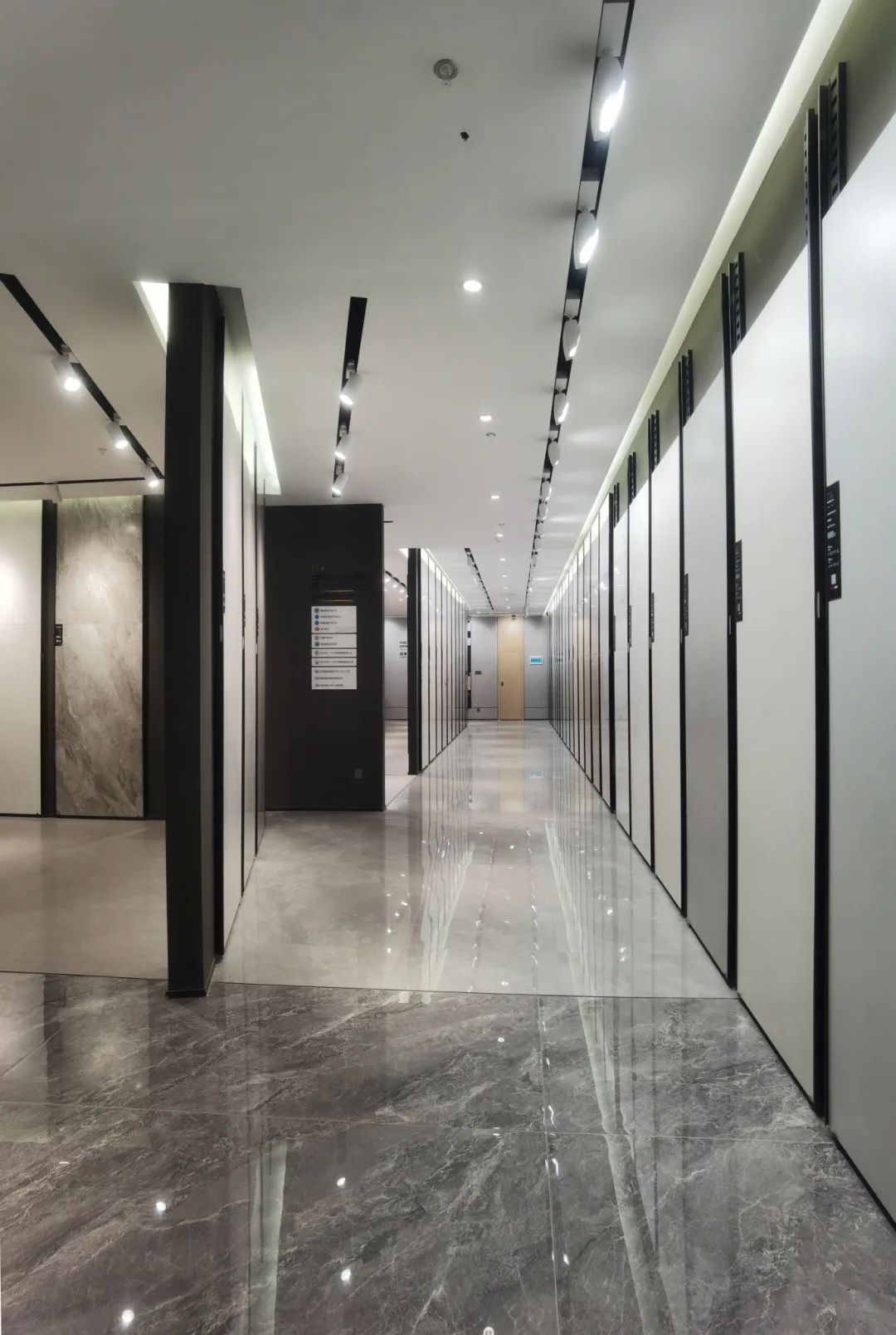 終端風(fēng)采 | 強輝福州旗艦店,邂逅愜意如詩的藝術(shù)空間(圖13) 終端風(fēng)采 | 強輝福州旗艦店,邂逅愜意如詩的藝術(shù)空間(圖13)