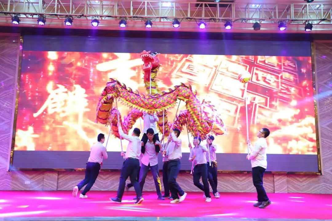 金虎迎新·領(lǐng)跑2022 | 集團年度總結(jié)會暨新年晚會完美落幕!(圖15) 金虎迎新·領(lǐng)跑2022 | 集團年度總結(jié)會暨新年晚會完美落幕!(圖15)