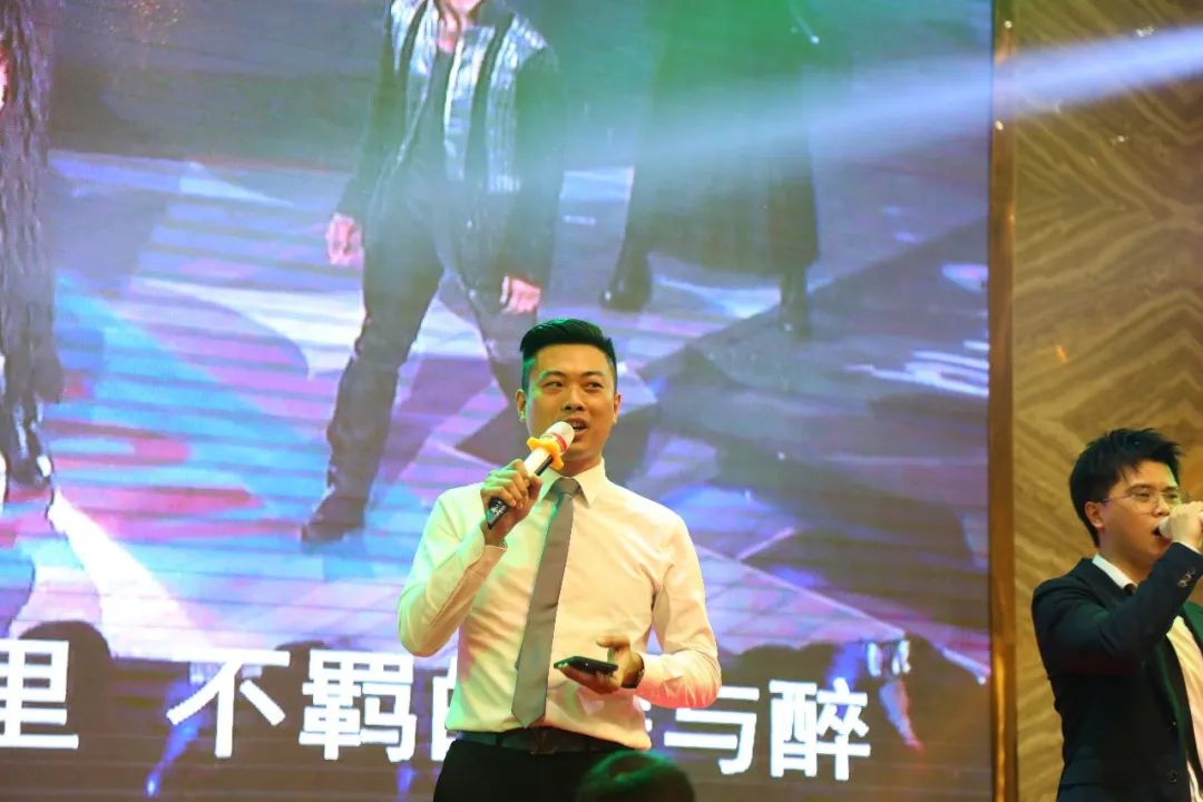 金虎迎新·領(lǐng)跑2022 | 集團年度總結(jié)會暨新年晚會完美落幕!(圖17) 金虎迎新·領(lǐng)跑2022 | 集團年度總結(jié)會暨新年晚會完美落幕!(圖17)