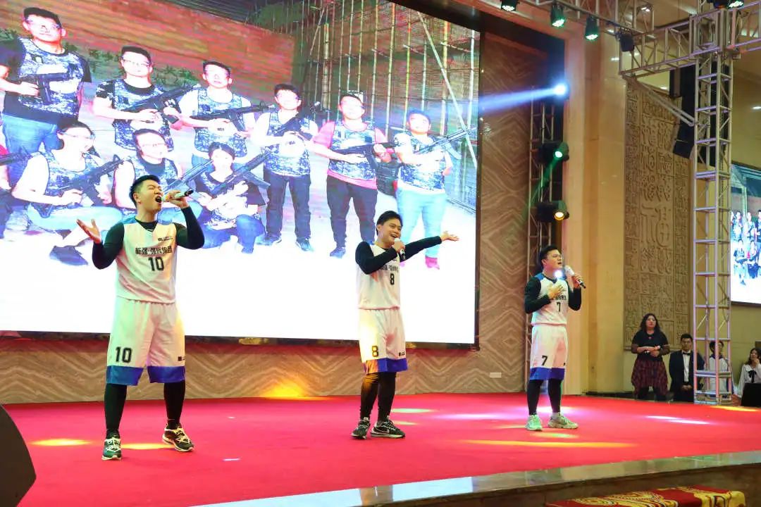 金虎迎新·領(lǐng)跑2022 | 集團年度總結(jié)會暨新年晚會完美落幕!(圖19) 金虎迎新·領(lǐng)跑2022 | 集團年度總結(jié)會暨新年晚會完美落幕!(圖19)