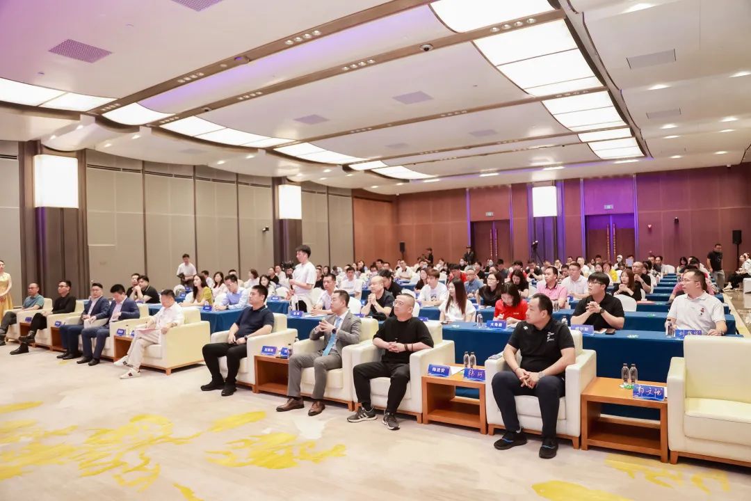 用實(shí)力說話!強(qiáng)輝精工瓷磚多項(xiàng)大獎(jiǎng)榮譽(yù)加冕(圖3) 圖片