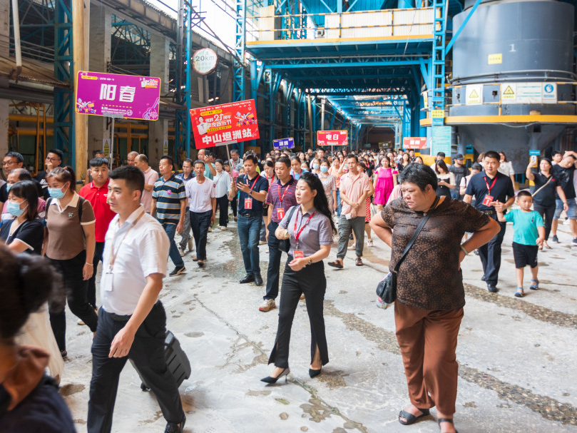 燃爆!強(qiáng)輝21周年摯友音樂(lè)節(jié)圓滿收官(圖33) 燃爆!強(qiáng)輝21周年摯友音樂(lè)節(jié)圓滿收官(圖33)