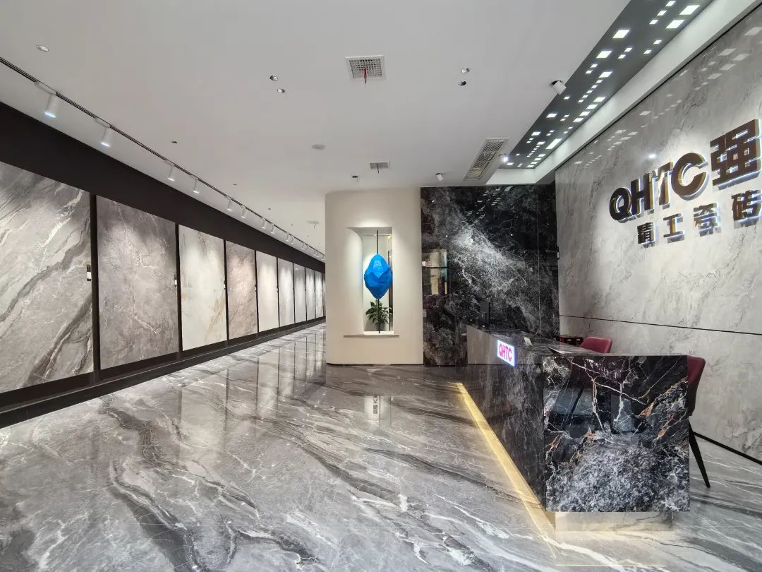 終端風采 | 強輝聊城旗艦店，沉浸式體驗現(xiàn)代高端設計美學(圖5)