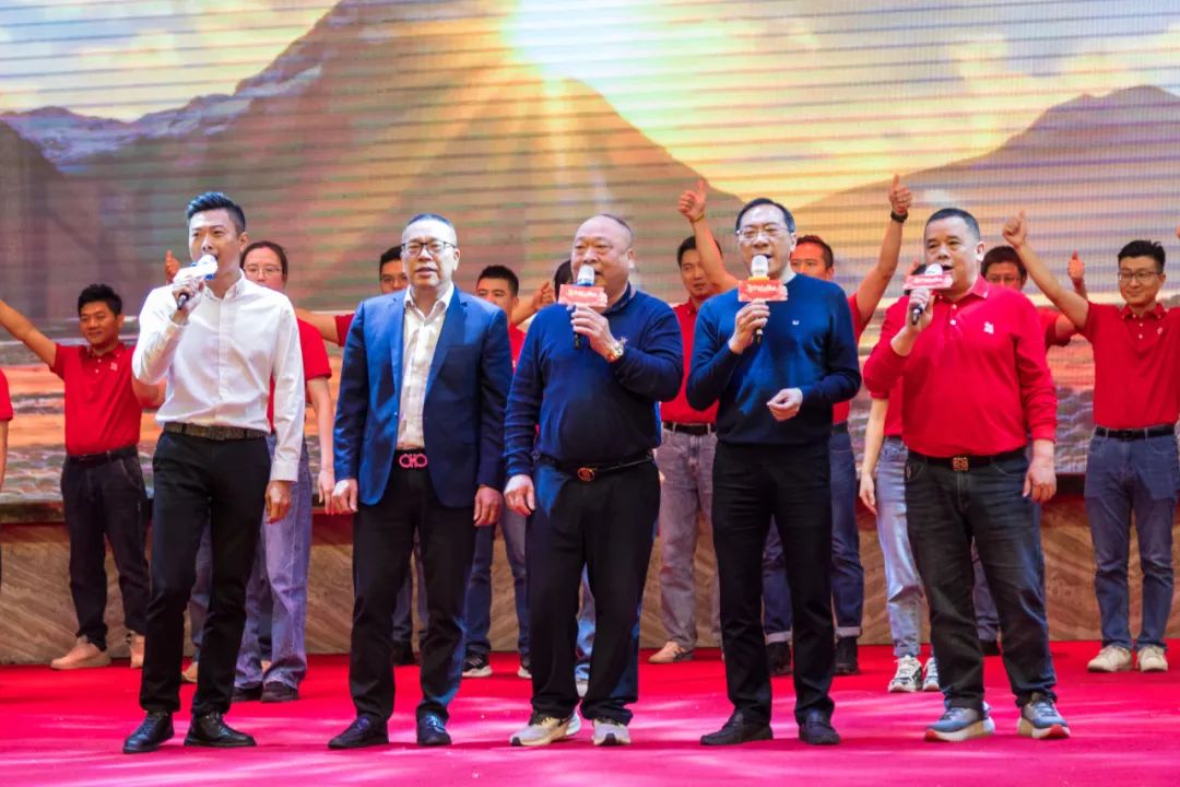 聚勢·創(chuàng)變·敢為 | 強(qiáng)輝集團(tuán)2025年迎新晚會圓滿結(jié)束，共繪未來新藍(lán)圖(圖20)