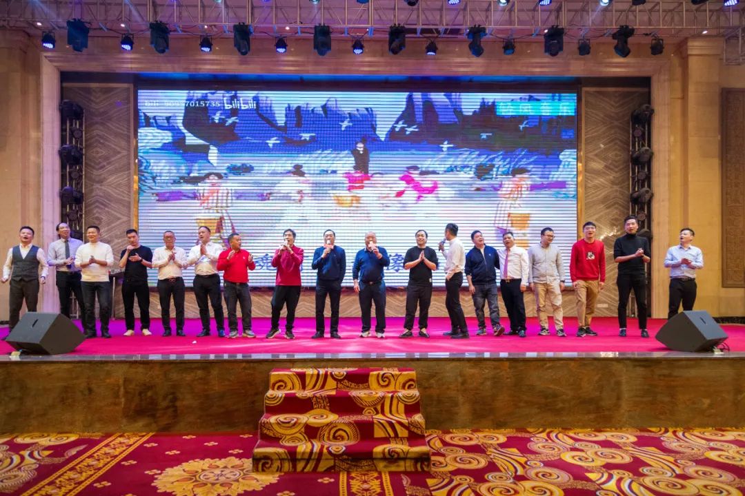 聚勢·創(chuàng)變·敢為 | 強(qiáng)輝集團(tuán)2025年迎新晚會圓滿結(jié)束，共繪未來新藍(lán)圖(圖23)