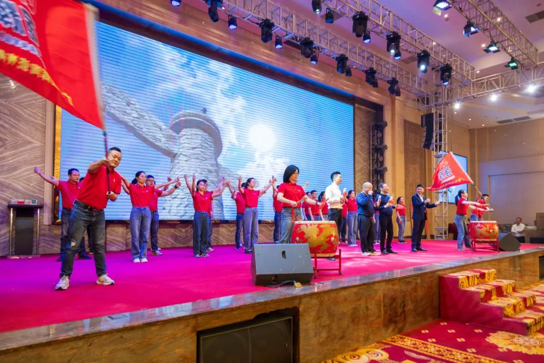 聚勢·創(chuàng)變·敢為 | 強(qiáng)輝集團(tuán)2025年迎新晚會圓滿結(jié)束，共繪未來新藍(lán)圖(圖21)