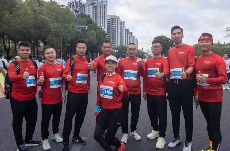 燃情晉江 跑出精彩|強輝×2025晉江馬拉松熱血開跑(圖7)